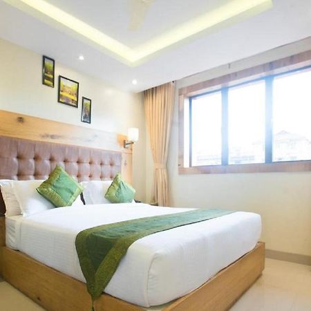 Hotel The Westend Green Нью-Дели Экстерьер фото