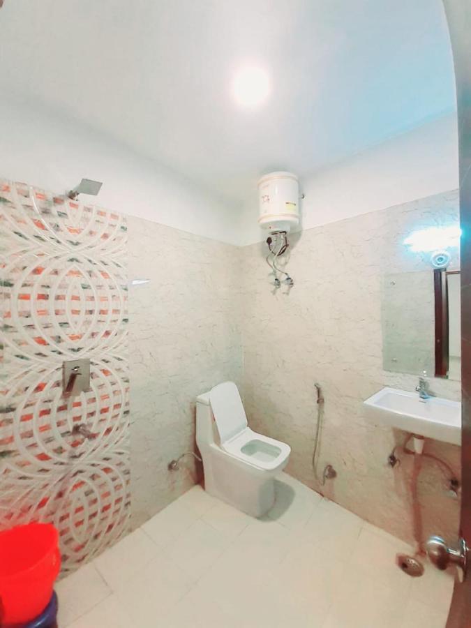 Hotel The Westend Green Нью-Дели Экстерьер фото