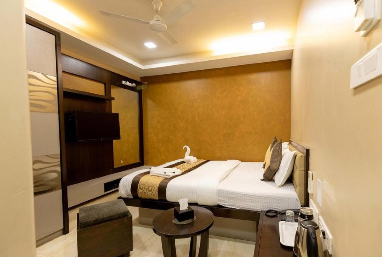 Hotel The Westend Green Нью-Дели Экстерьер фото