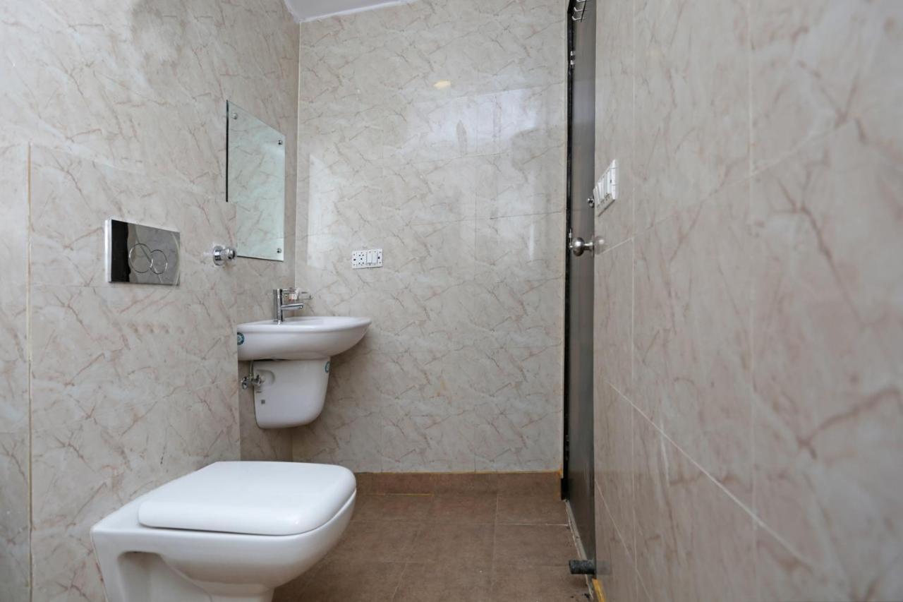 Hotel The Westend Green Нью-Дели Экстерьер фото