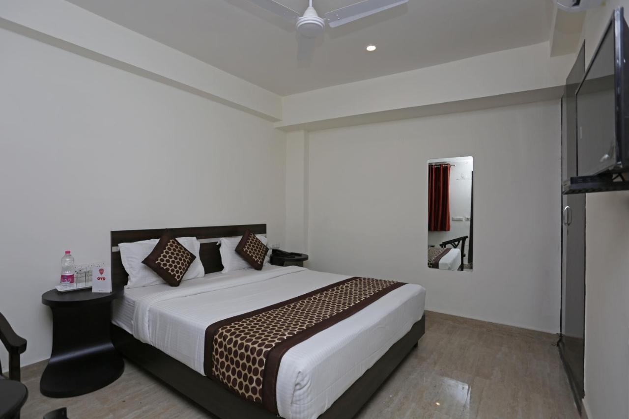 Hotel The Westend Green Нью-Дели Экстерьер фото
